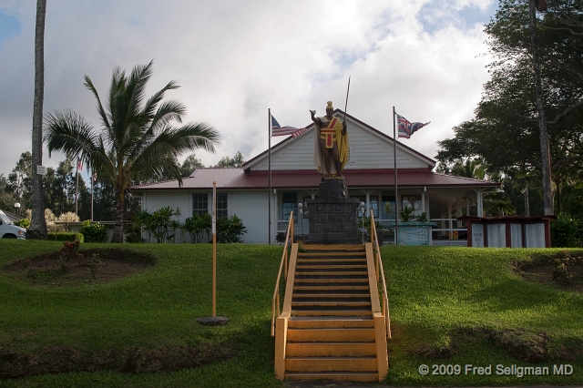 20091101_161624 D300.jpg - King Kamehameha statue (the orignal one) in Kapa'au
